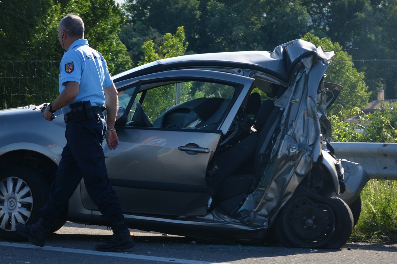 發生車禍時，是否要報警處理呢？